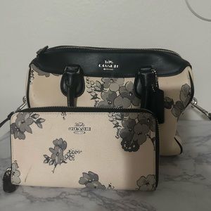 COACH PURSE/ COACH WALLET